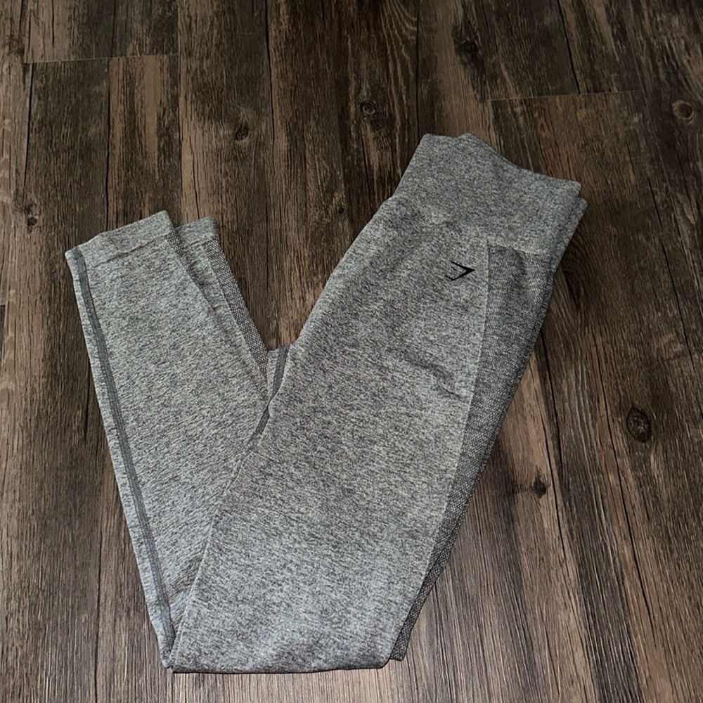Gym shark leggings